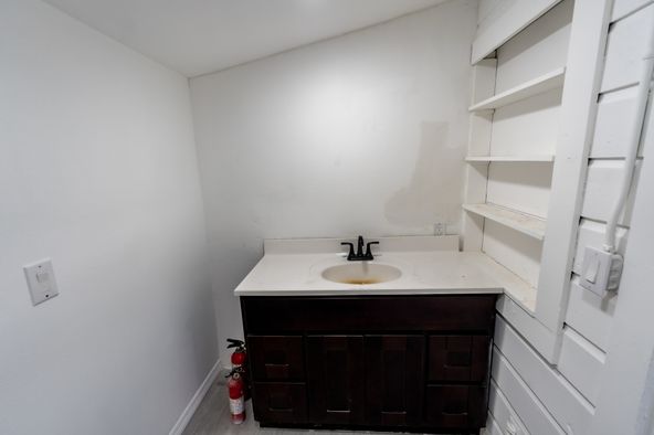 N. Florida Ave Warehouse or Automotive/Office/Showroom- 6,061 SF : 14041 N Florida Ave, Tampa, FL 33613